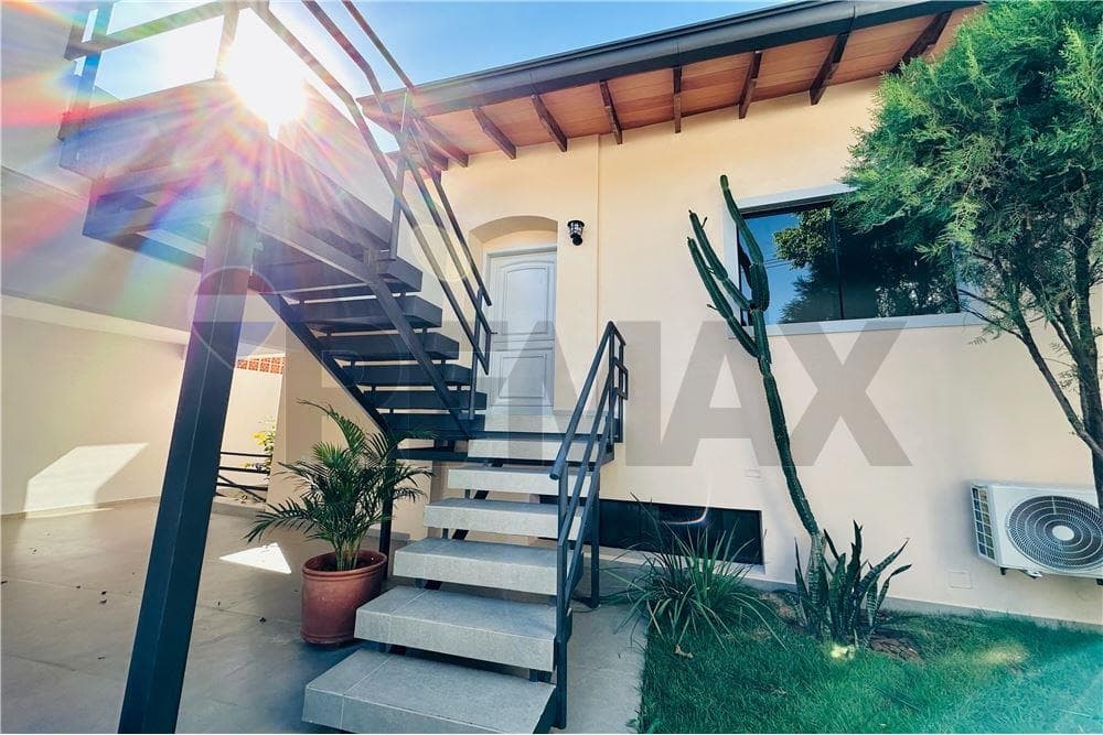 Casa/departamento De 2 Dormitorios + Cochera En Barrio San Rafael, Lambaré, foto 4