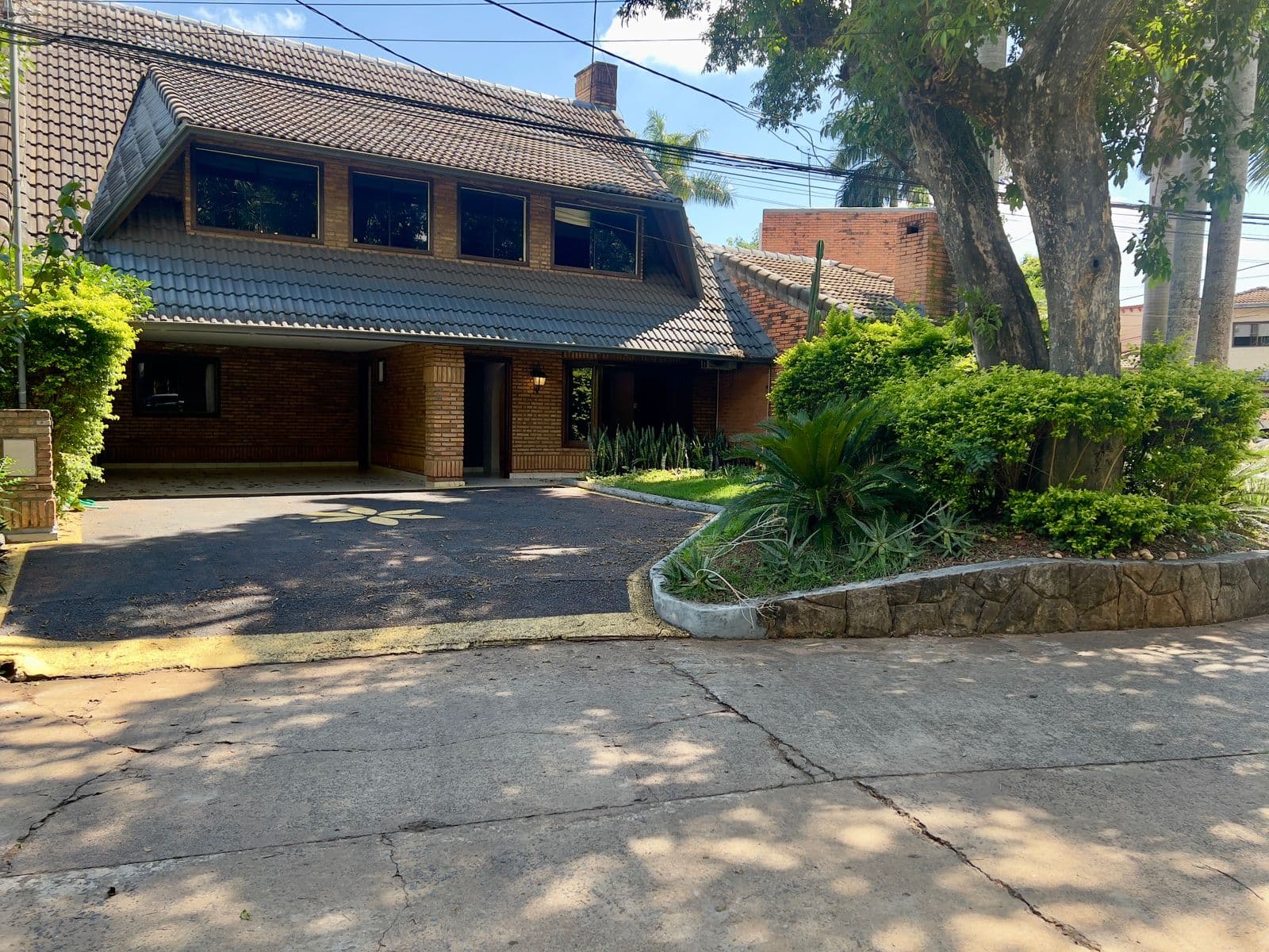 Alquilo residencia en barrio cerrado las piedras - Luque