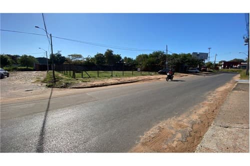 Amplio terreno en esquina en lambare — foto 2