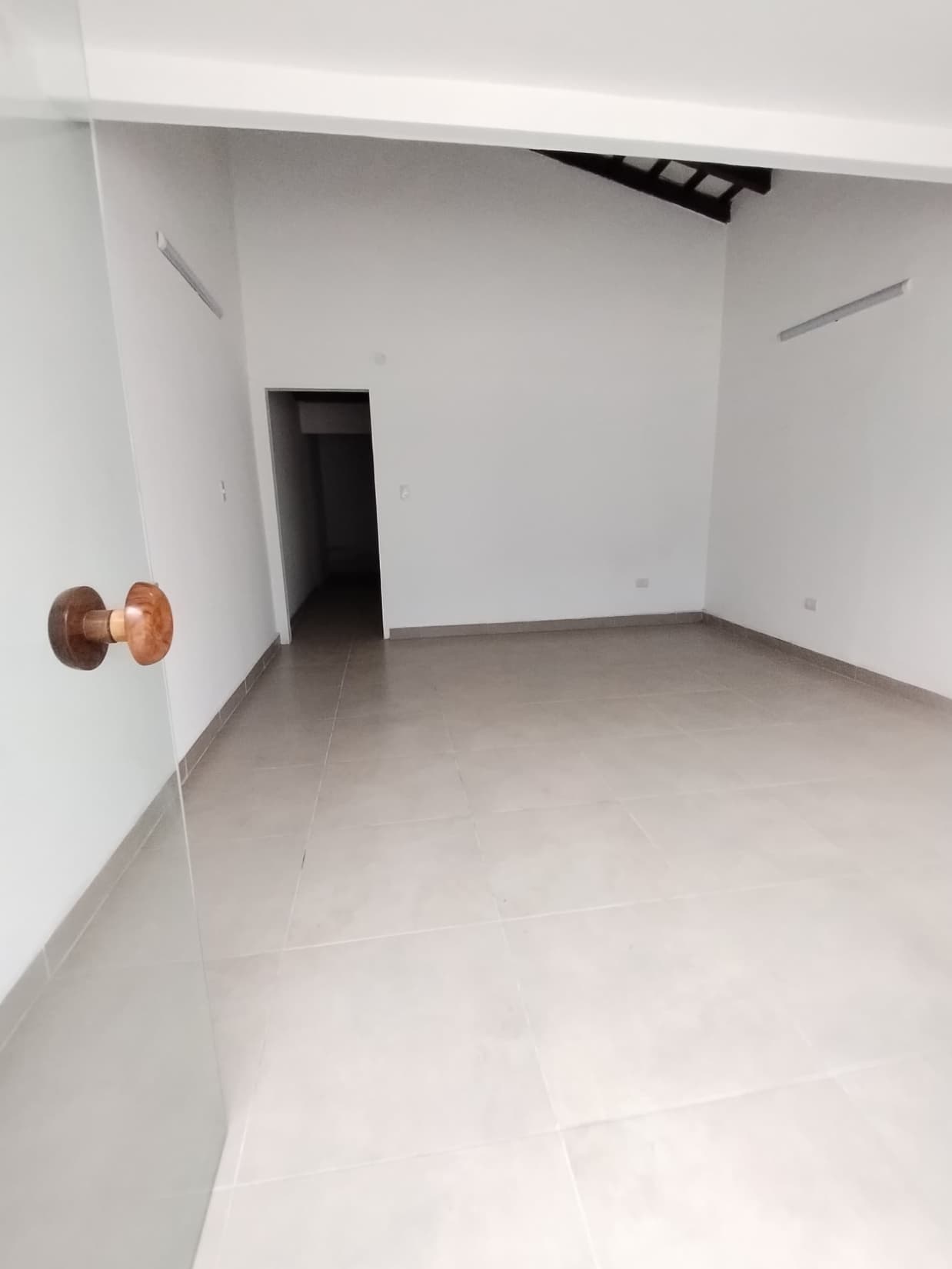 Salón Comercial / Oficina en Avda. Carlos Antonio López — foto 1