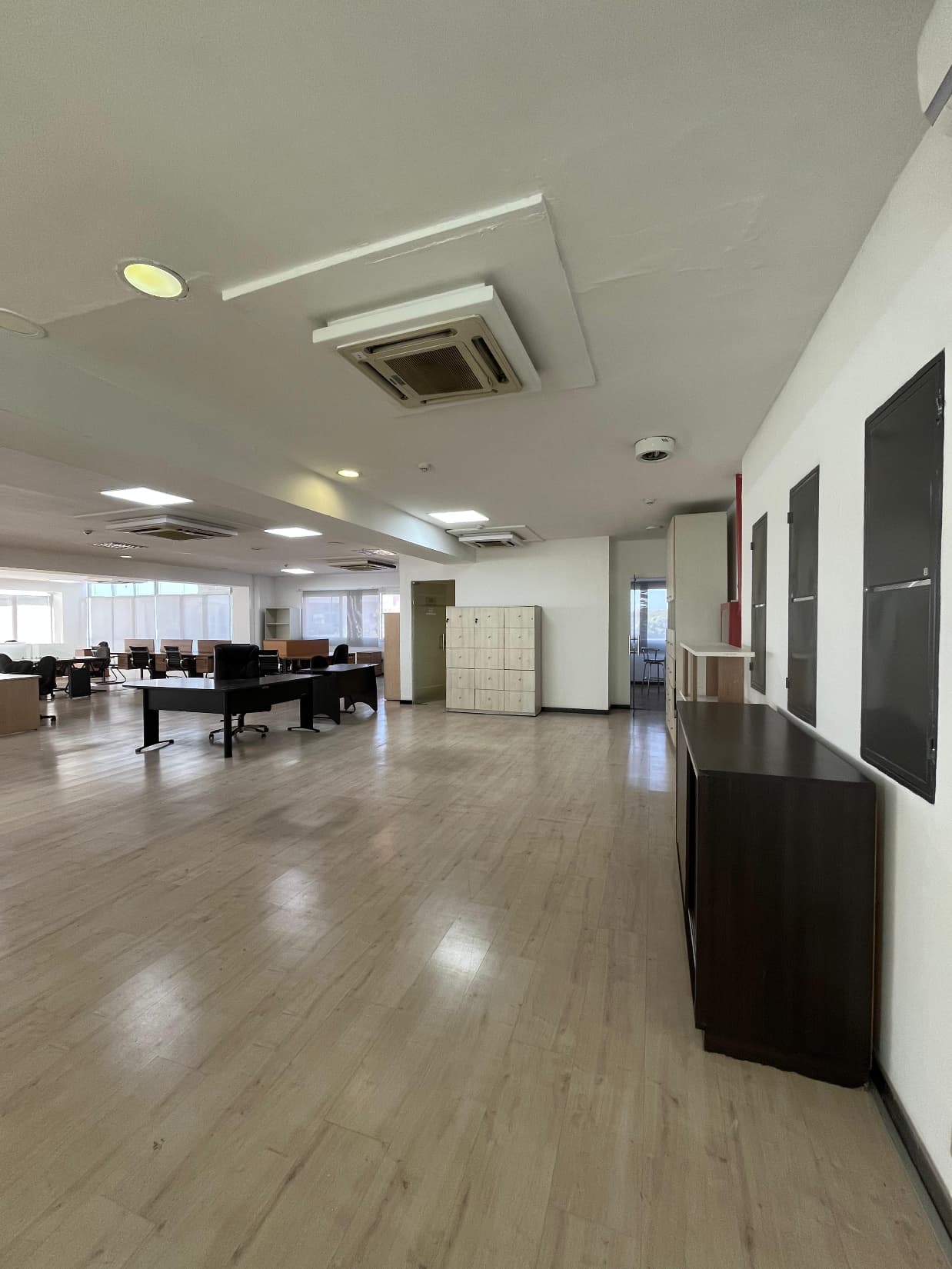 Zona shopping la galeria en alquiler oficina de 330m2 con 5 cocheras — foto 1