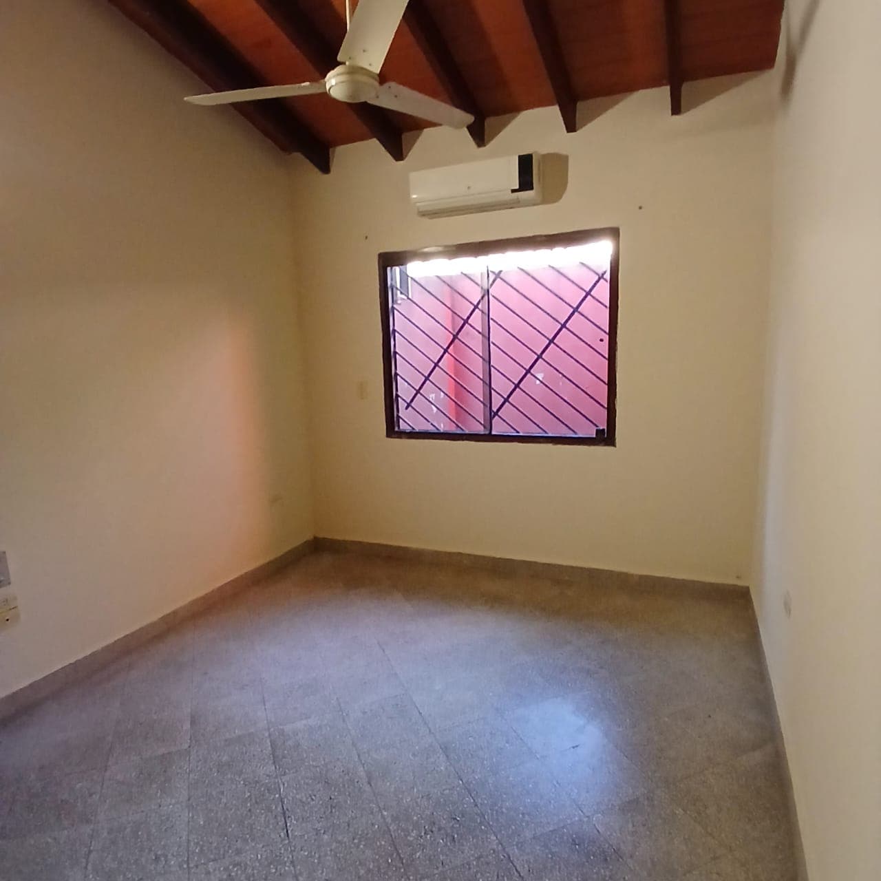 Casa en Lambaré zona canal 13!, foto 2