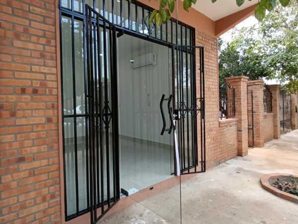 Salon comercial en laurelty en Luque — foto 1