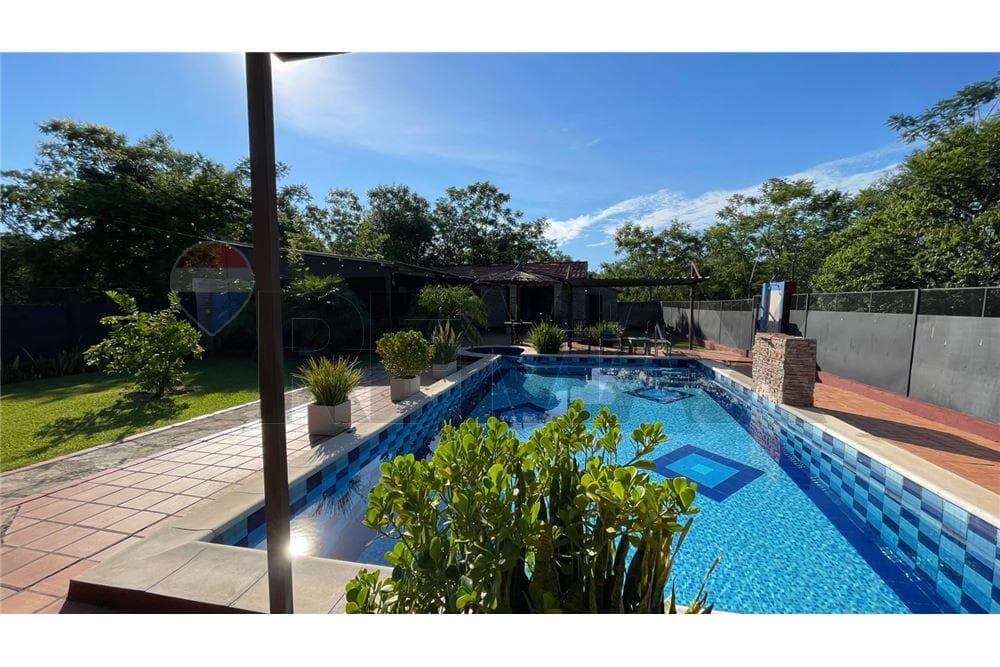 Hermosa casa quinta en miraflores aregua — foto 1