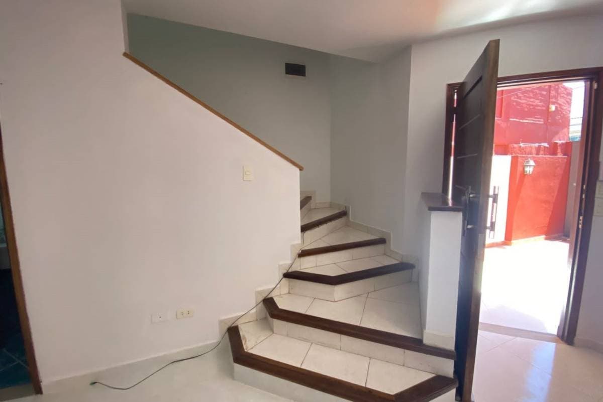 O vendo bello duplex zona canal 13 lambare, foto 5