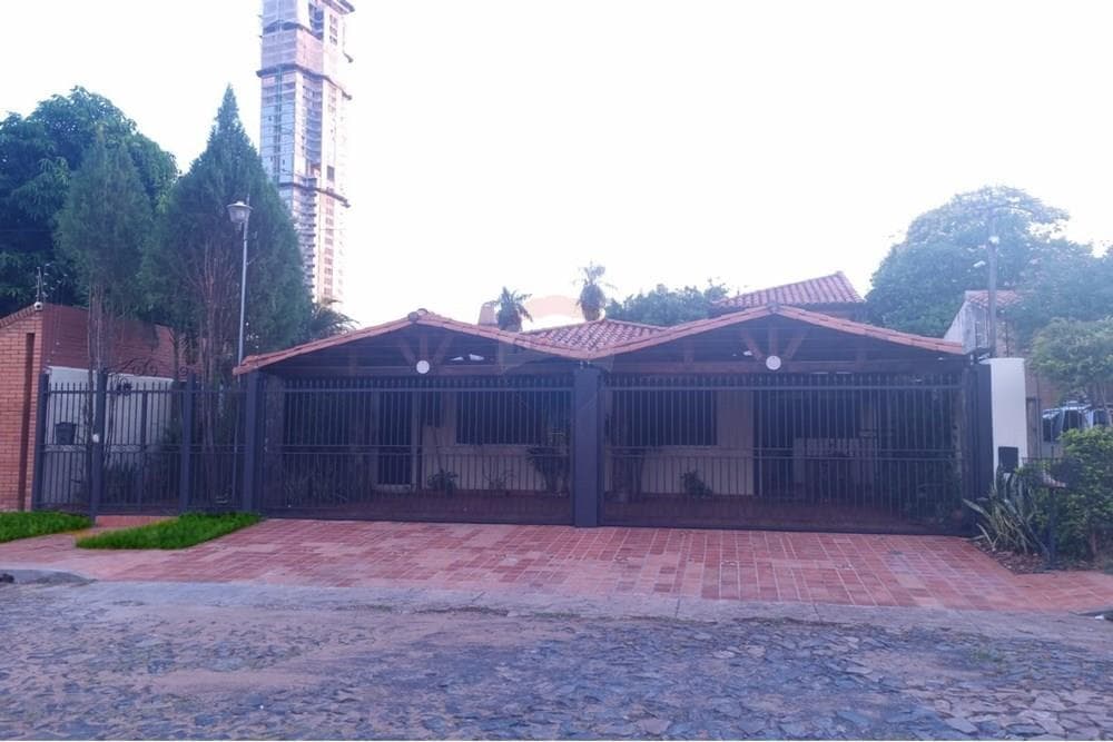Exclusiva Residencia en el Barrio Madame Lynch, foto 1