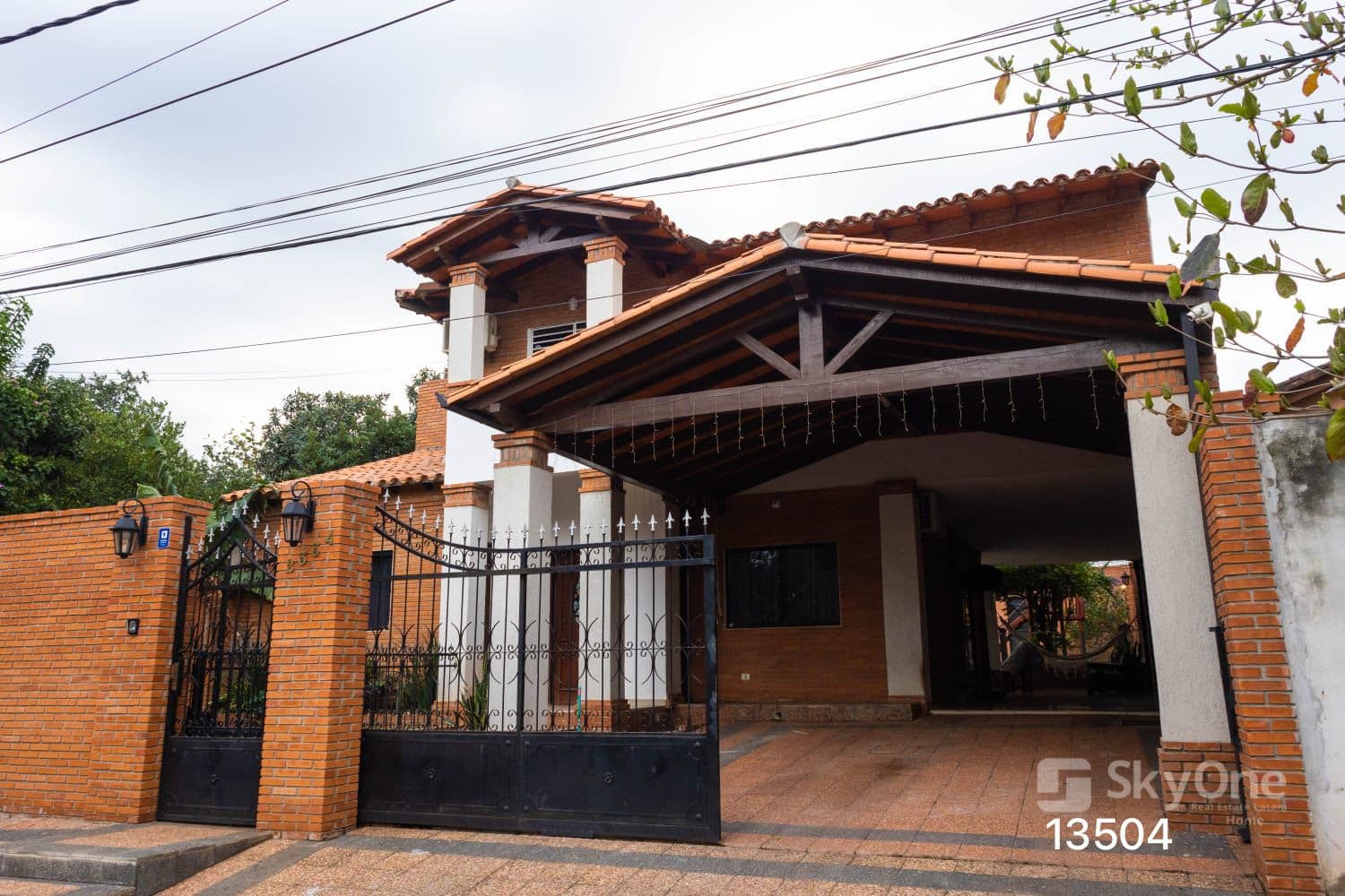 Vendo hermosa residencia en Lambaré - barrio santa lucía