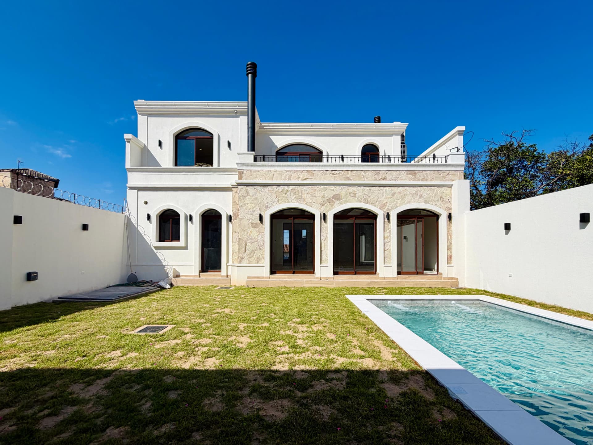 Vendo preciosa residencia a ESTRENAR en el barrio Mburucuyá!