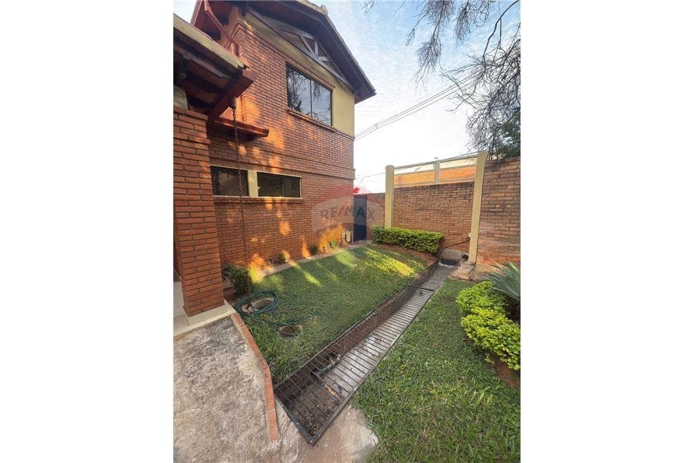 En venta casa remodelada en barrio cerrado — foto 2