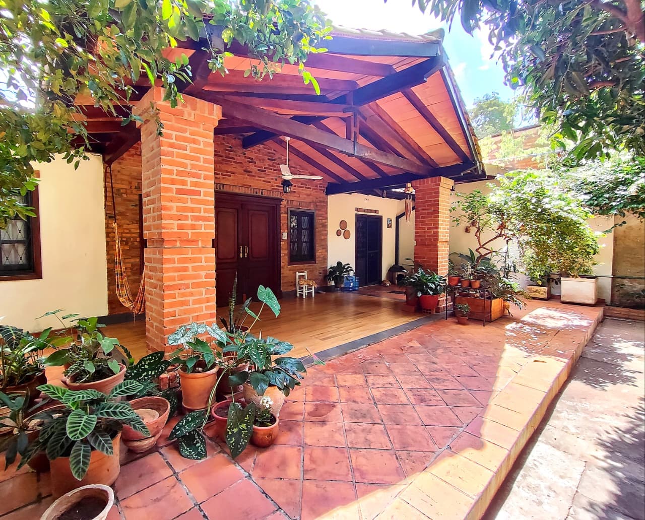 En venta amplia casa en barrio molino Luque — foto 2