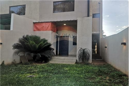 Fantástico dúplex de 3 dormitorios, en el b° cerrado arapoty de m.r.a, foto 2