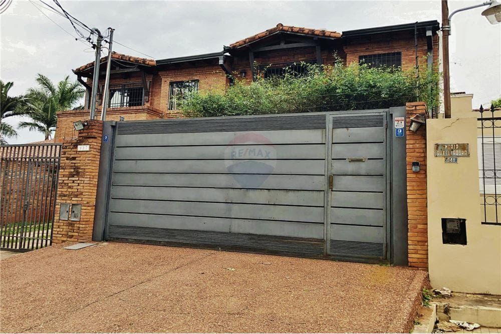 Alquilo Amplio Duplex con Piscina - Limite con Asu