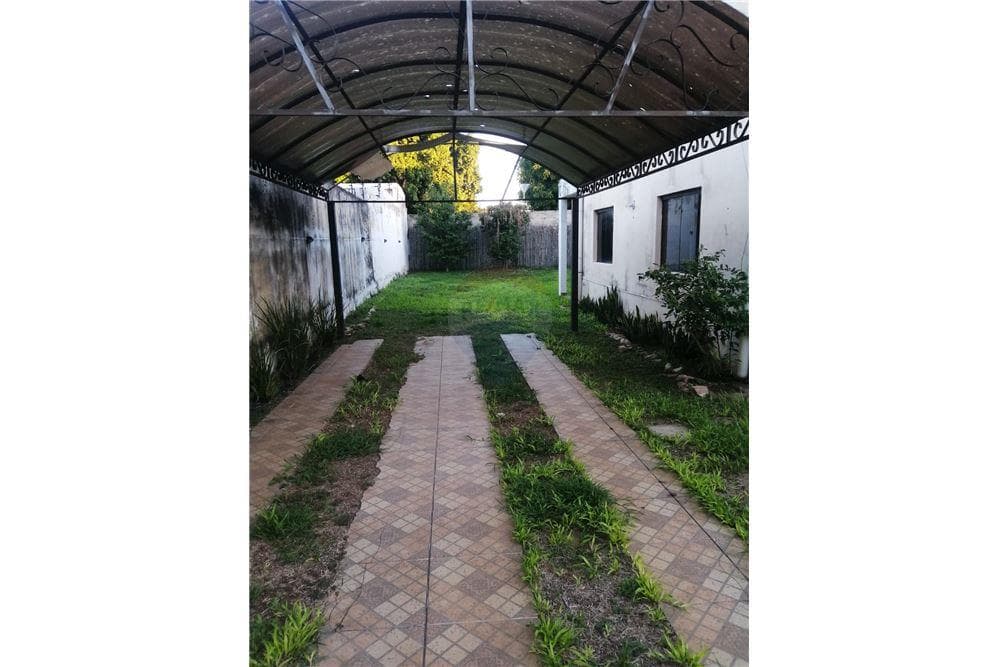 En venta residencia de 2 plantas en Lambaré, foto 3