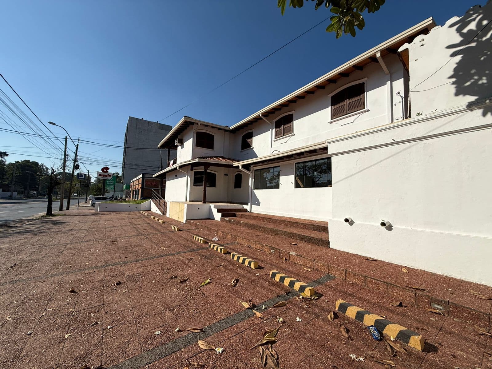 Importante Propiedad En Esquina Sobre Avda Sacramento, foto 5