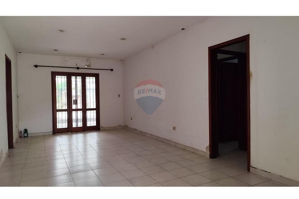 Amplia residencia en bo. San vicente, foto 4