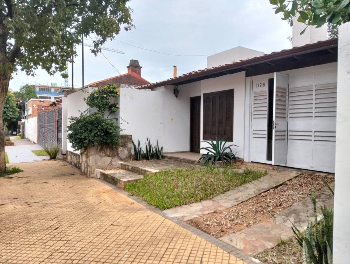 Hermosa casa en barrio mburucuya — foto 2