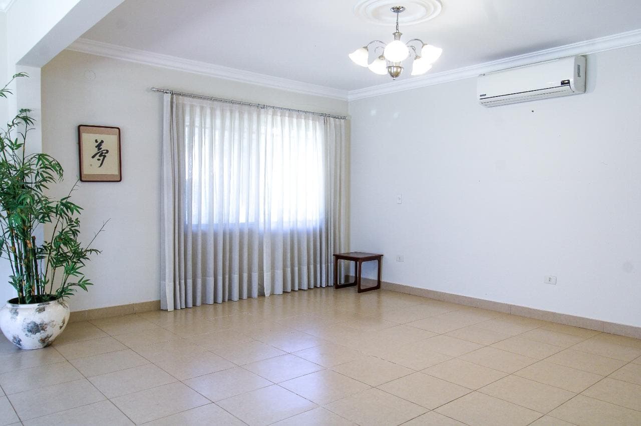 Oportunidad unica! Residencia en Bo. Mcal. Estigarribia 1500 m2 — foto 4