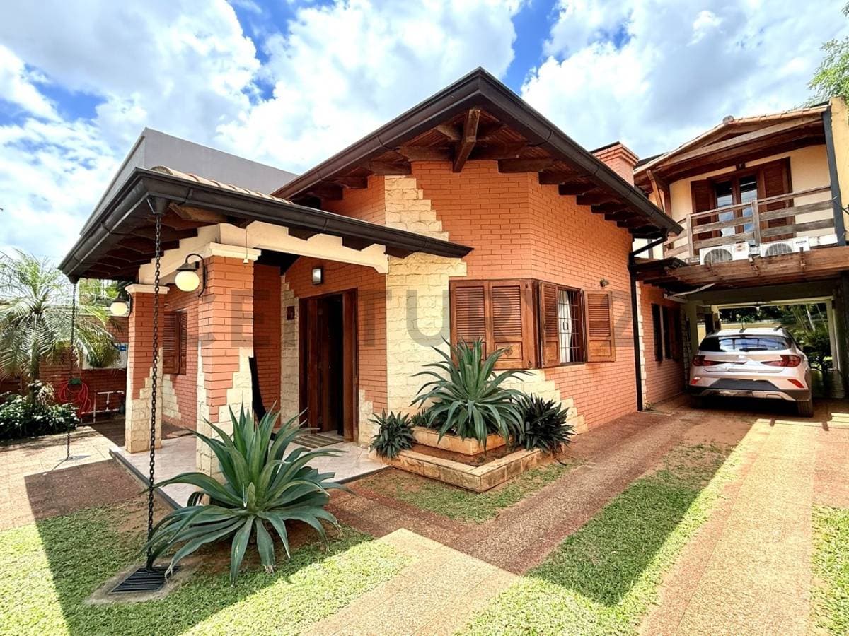 Amplia residencia en Fernando zona Norte