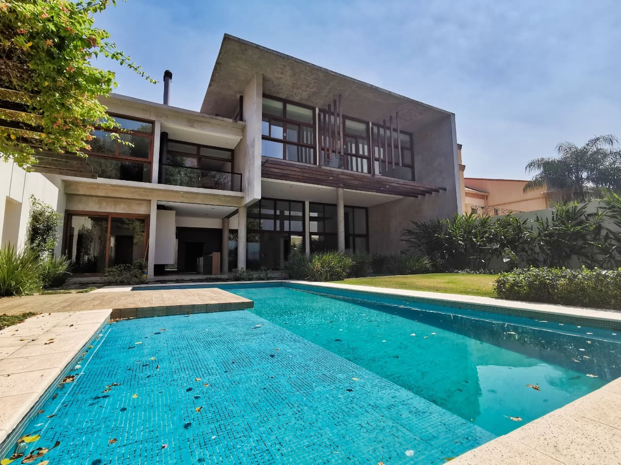 Importante residencia minimalista en Los Laureles, foto 1