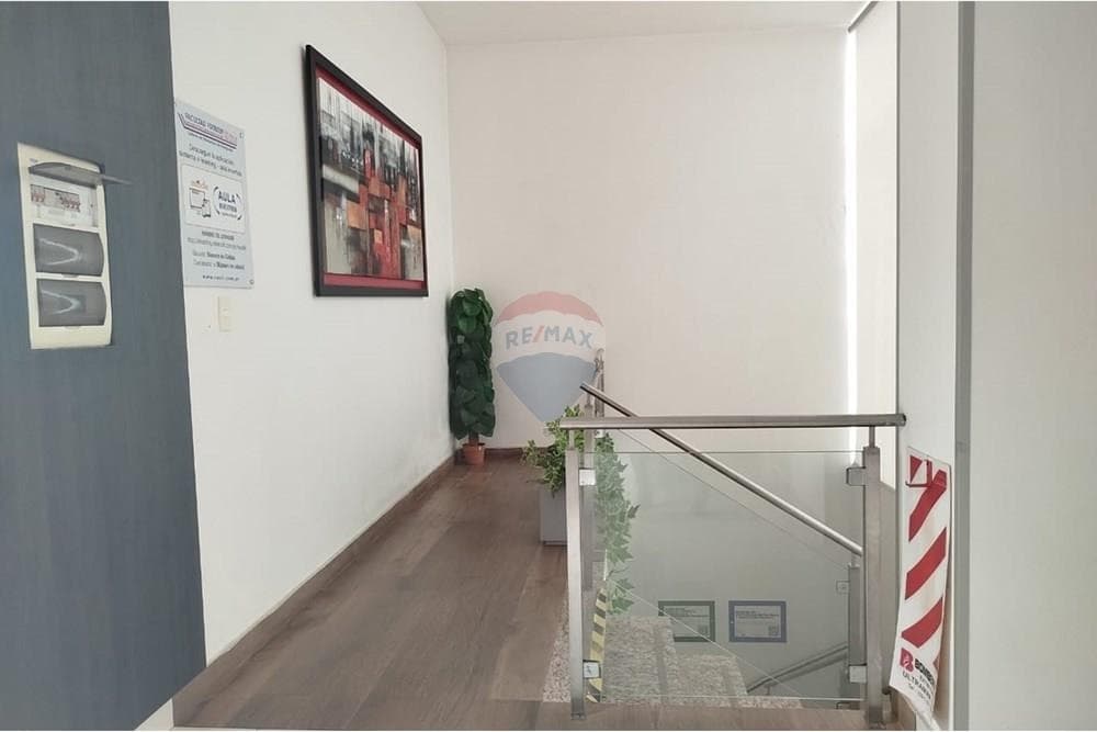 edificio de 3 niveles, foto 5