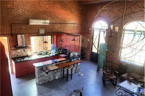 Casa-Venta-PY Central Luque Loma Merlo Fortaleza esquina Aztecas — foto 3