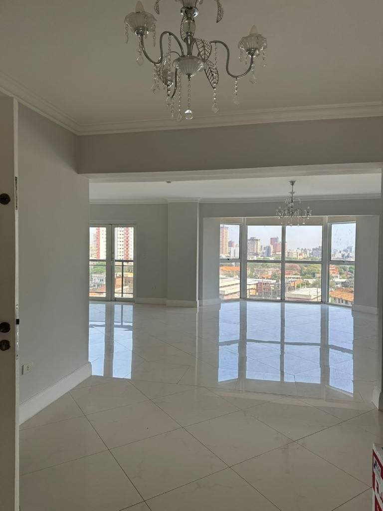 Departamento amplio y lujoso ubicado en el exclusivo Edificio Karimi