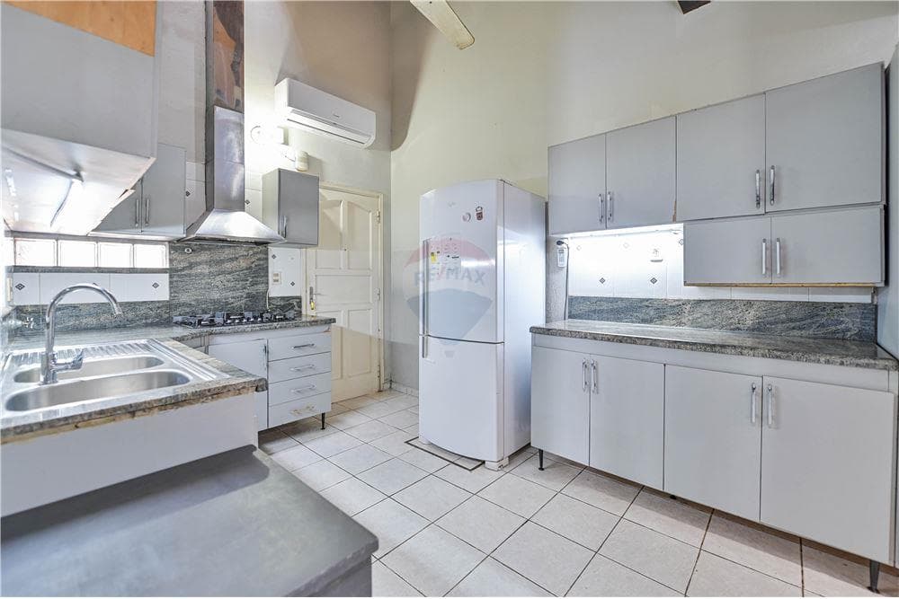 Casa - Venta - Cuarto Barrio Luque, foto 5
