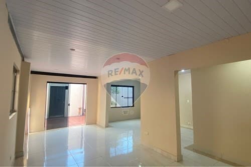 En venta amplia casa en lambare, foto 4