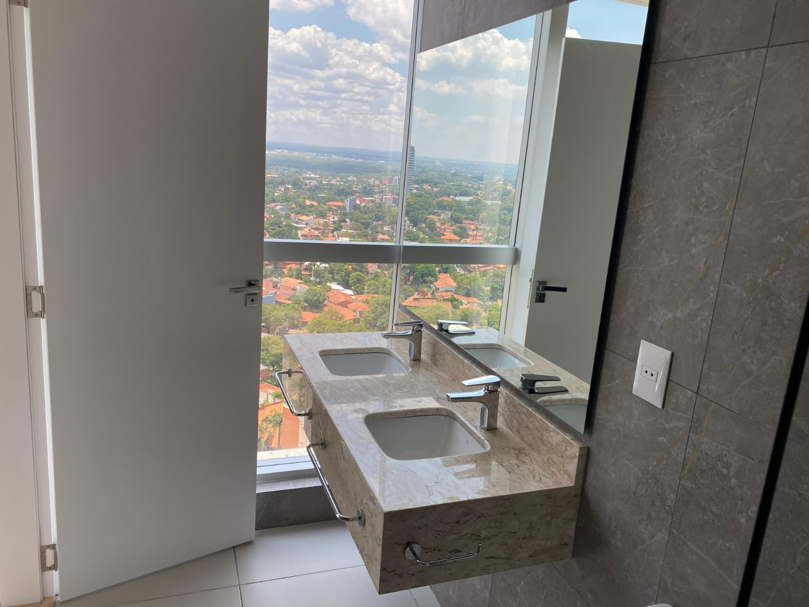 Departamento en el piso 22 de 2 Habitaciones en Asunción, foto 4