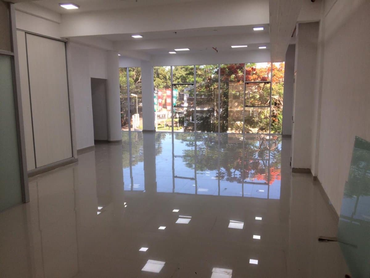 Alquilo oficina en edificio aliado – barrio hipódromo