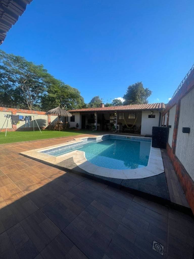 Casa con Piscina en Venta – Capiatá, Ruta 2 zona Piro'y