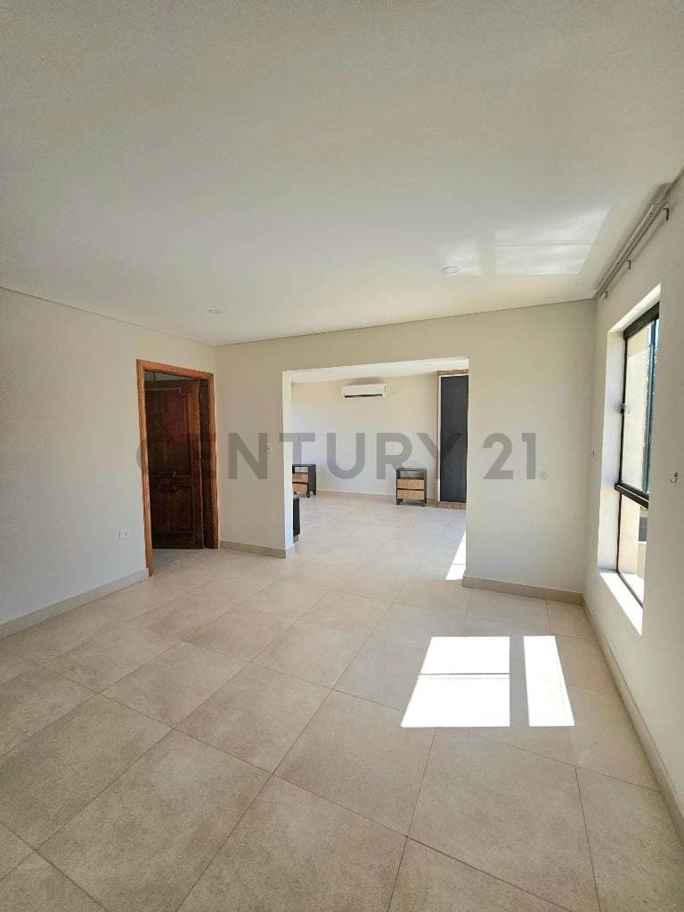 En venta casa de 3 habitaciones en el barrio ycua sati, foto 2