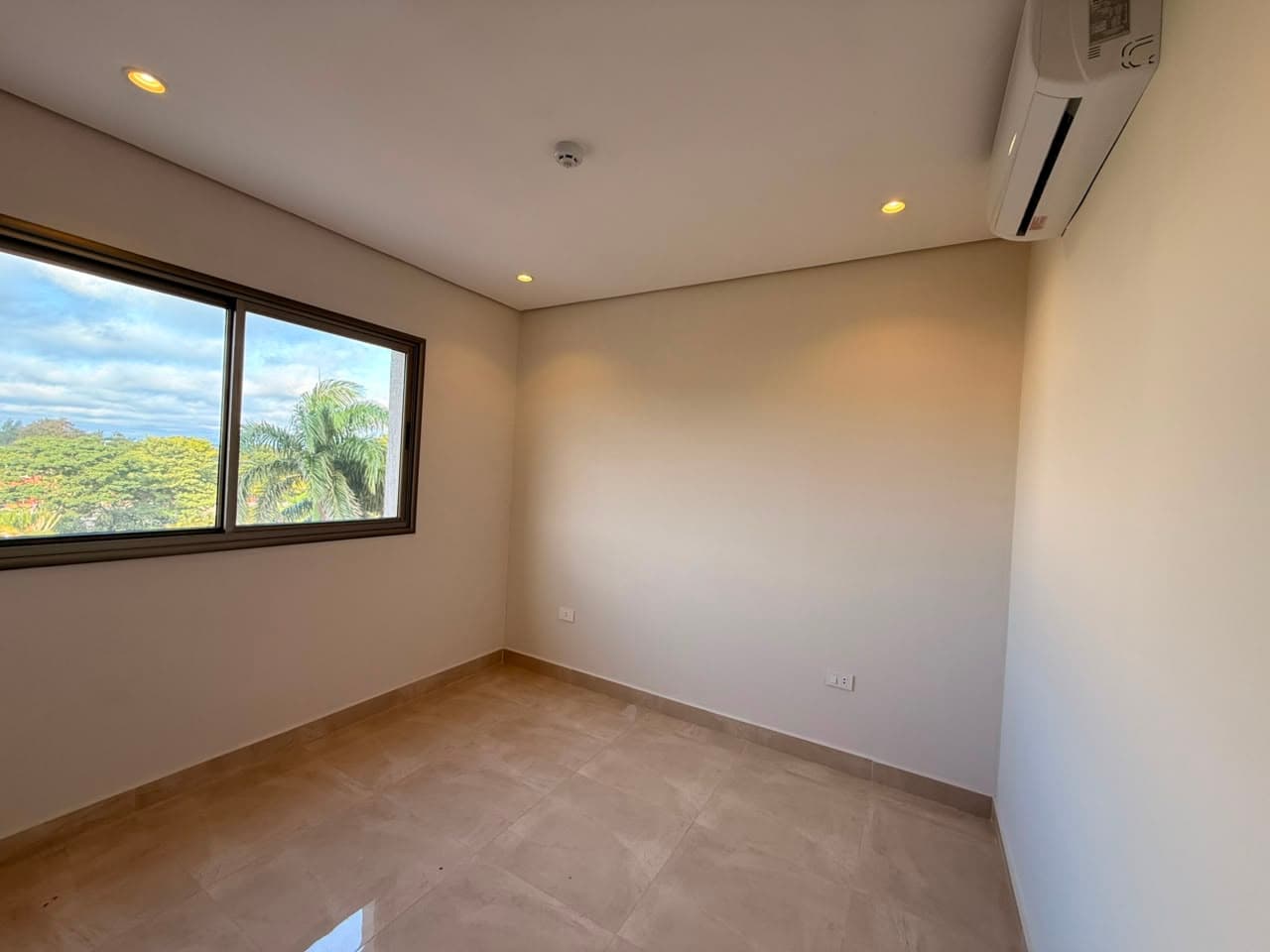 Departamento de 2 habitaciones en zona conmebol, foto 3