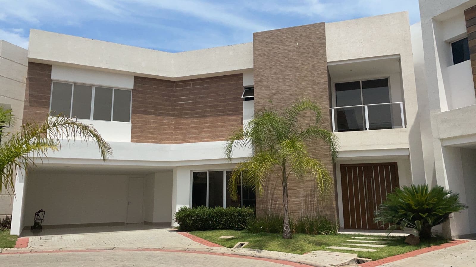 Alquilo casa moderna en condominio