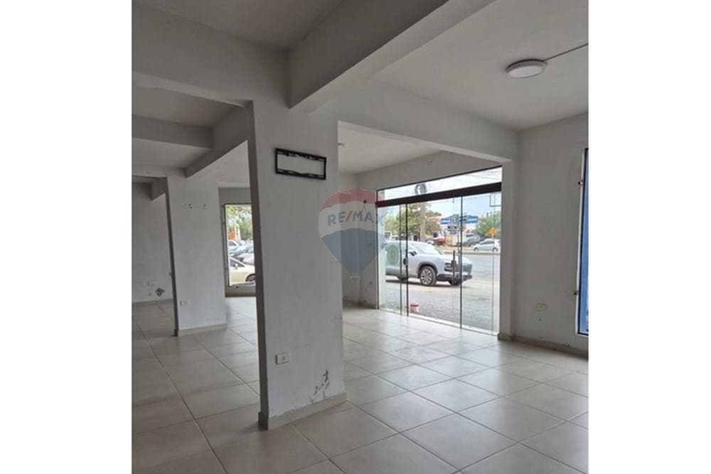 Espacioso local comercial en loma pytá, foto 4