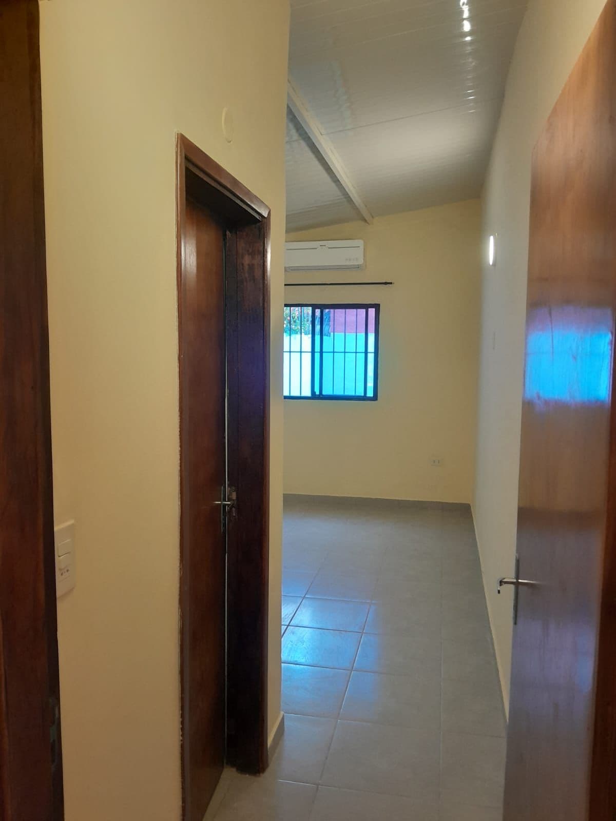 chalet de dos dormitorios en Mariano Roque Alonso, foto 4