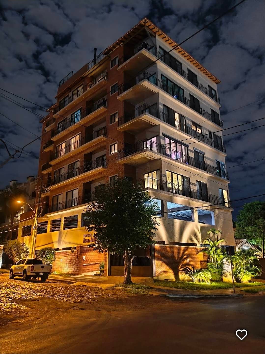 Alquilo- departamento en edificio julio