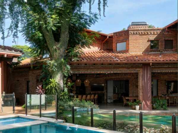Vendo imponente residencia en condominio cerrado!!