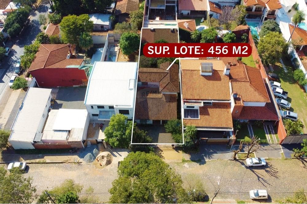 Terreno con casa, foto 1