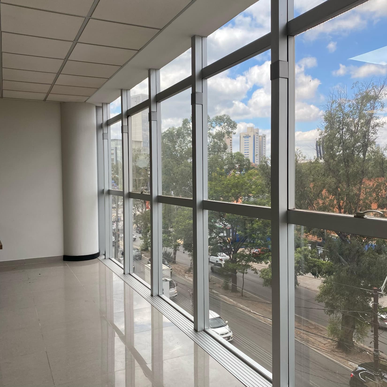 Alquilo oficina en sky center