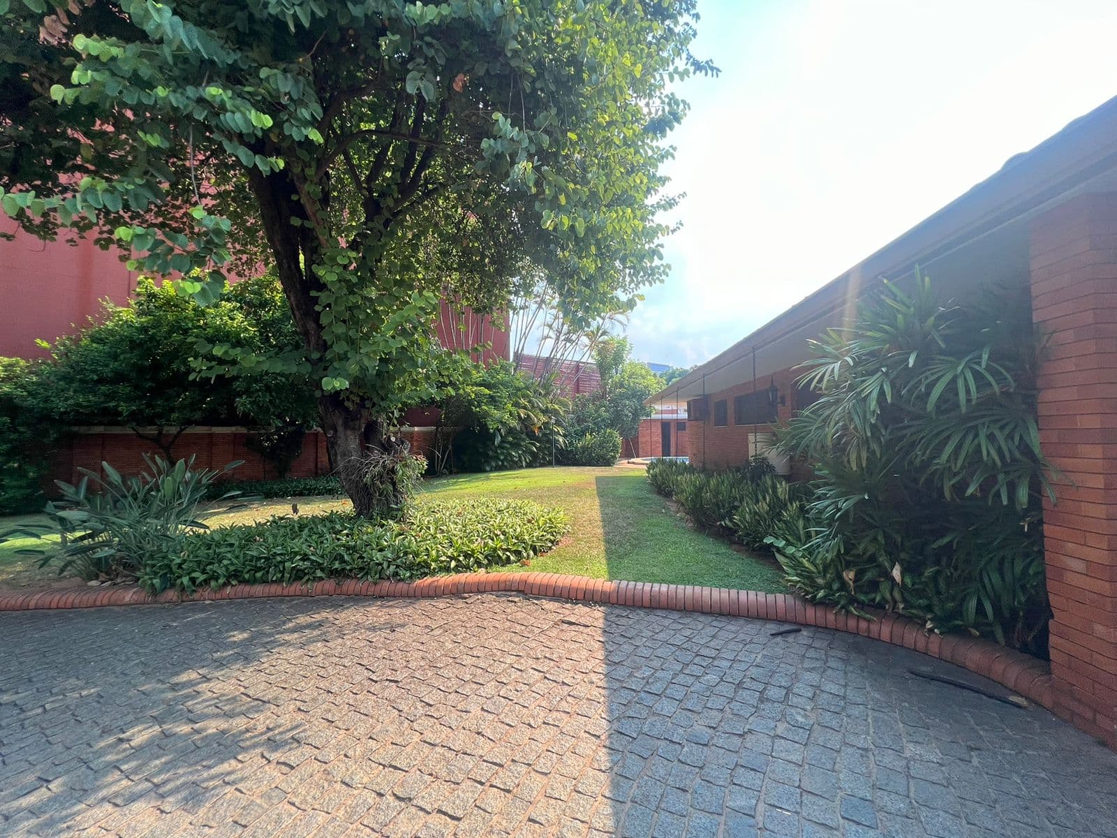 Amplia residencia de 3 dormitorios — foto 2