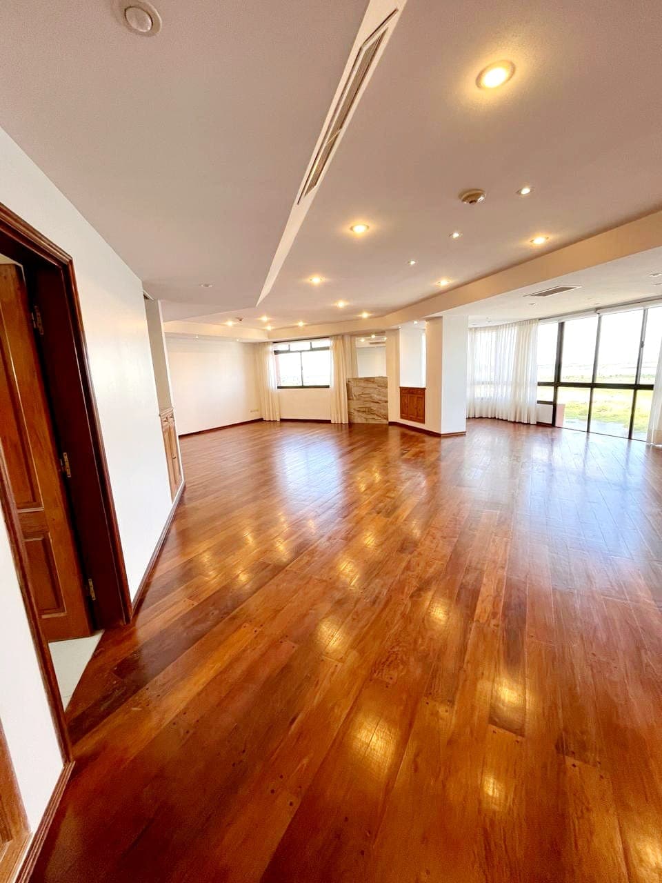 dpto de 3 hab. y 2 cocheras en lujoso edificio Zona Yacht & Golf Club, foto 1