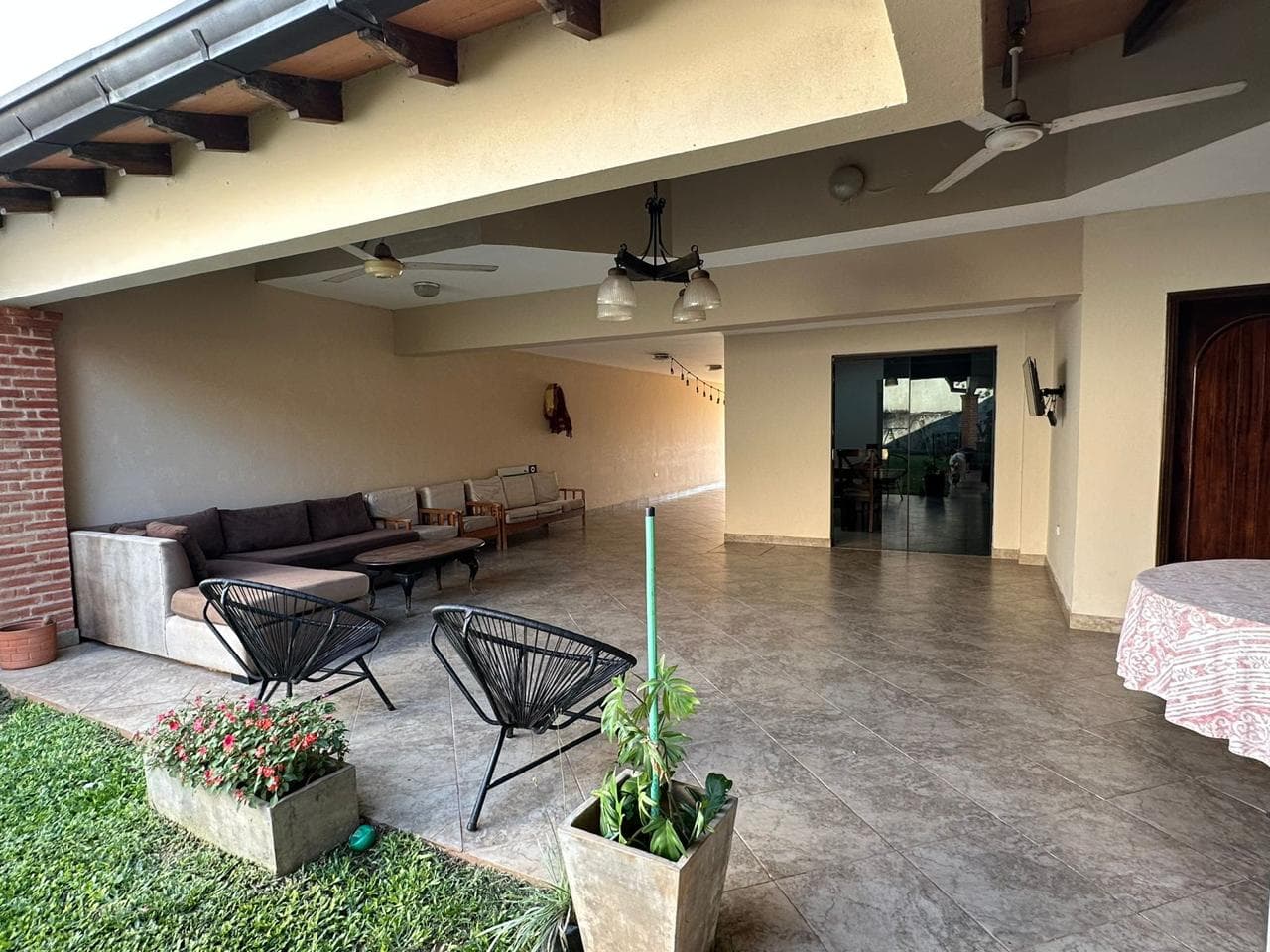 Hermosa casa en barrio sajonia, foto 2