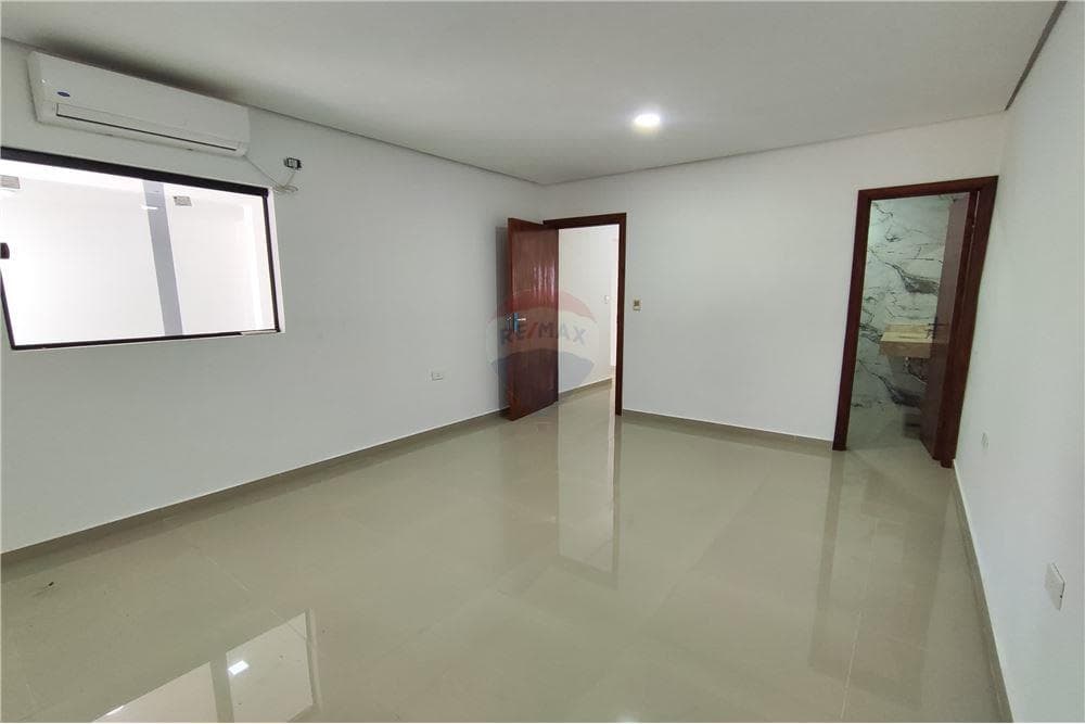 En venta amplia casa con 3 habitaciones en suite, foto 4