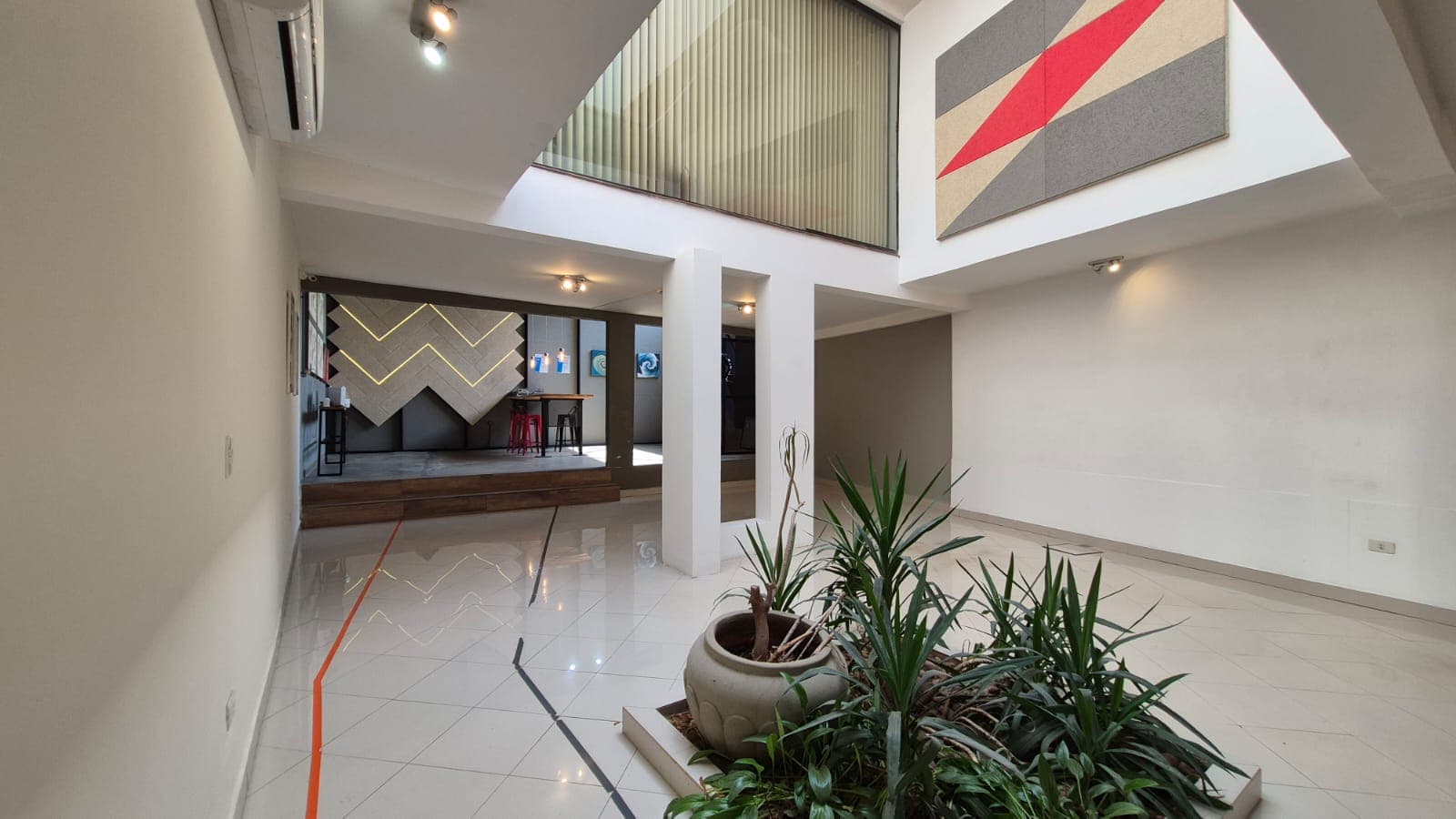 Salón Comercial Y Depósito En Fernando Norte, Sobre Avda. Laguna Grande — foto 4