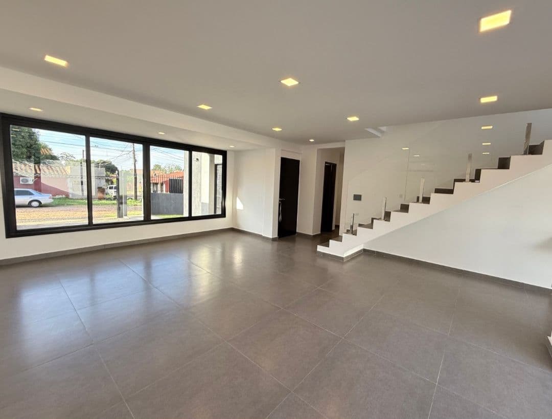 Vendo duplex premium en Luque a 10 minutos del shop del sol