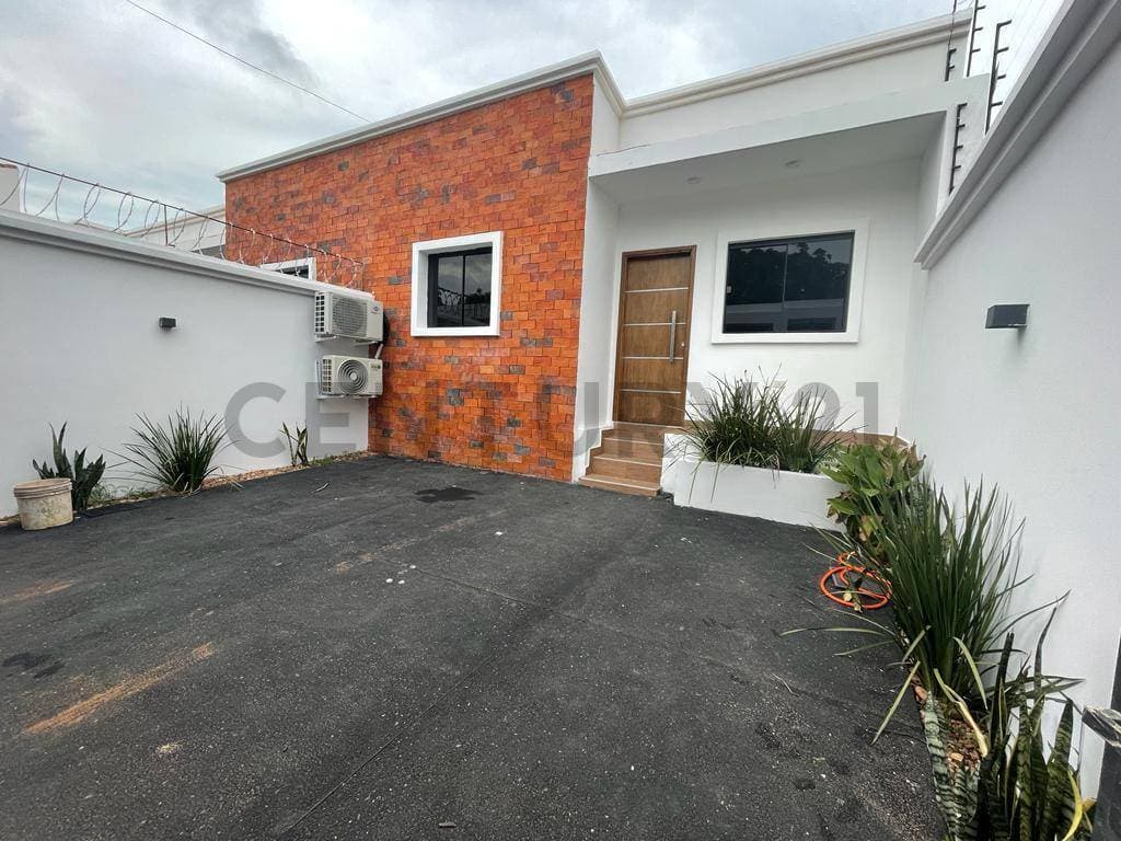 Alquilo chalet en Lambaré
