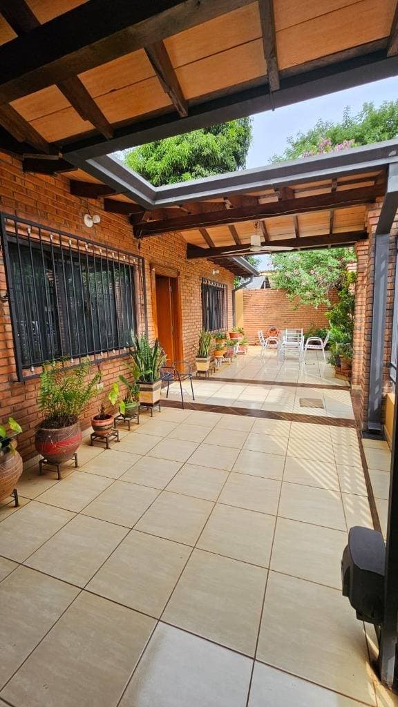 Casa en Luque, barrio primavera, foto 2