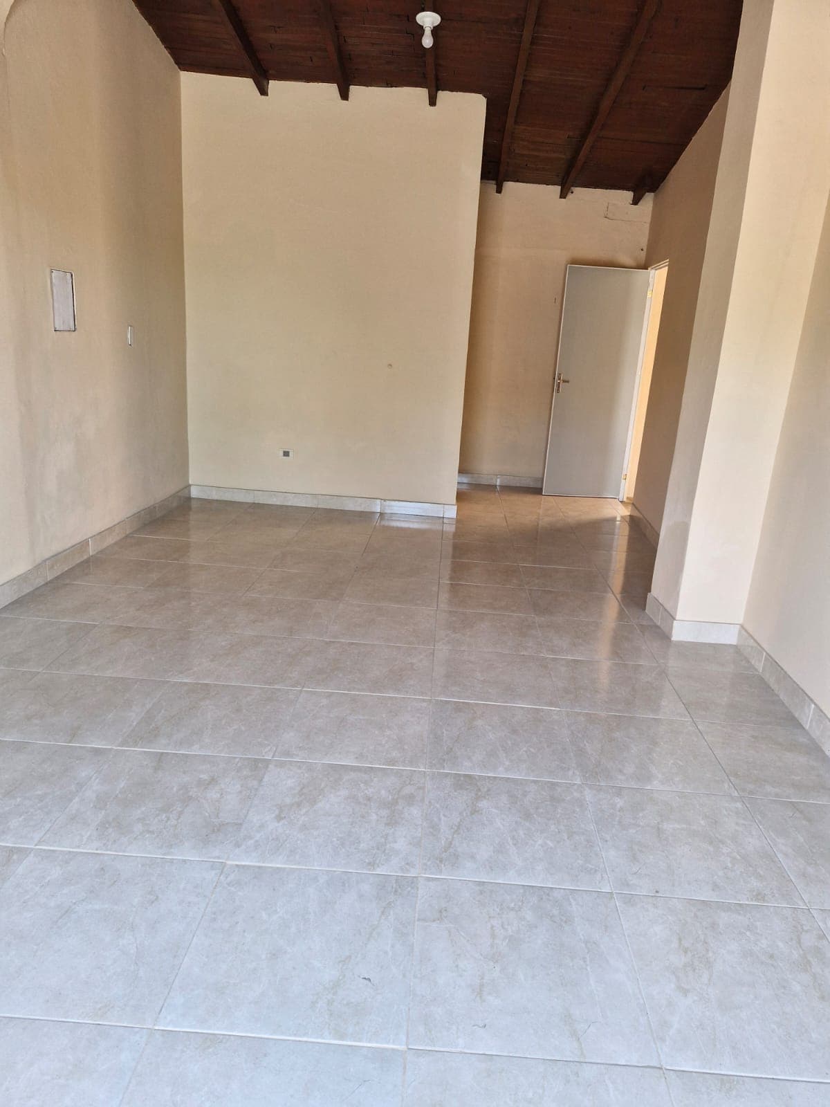 Salon comercial tranchaco — foto 2