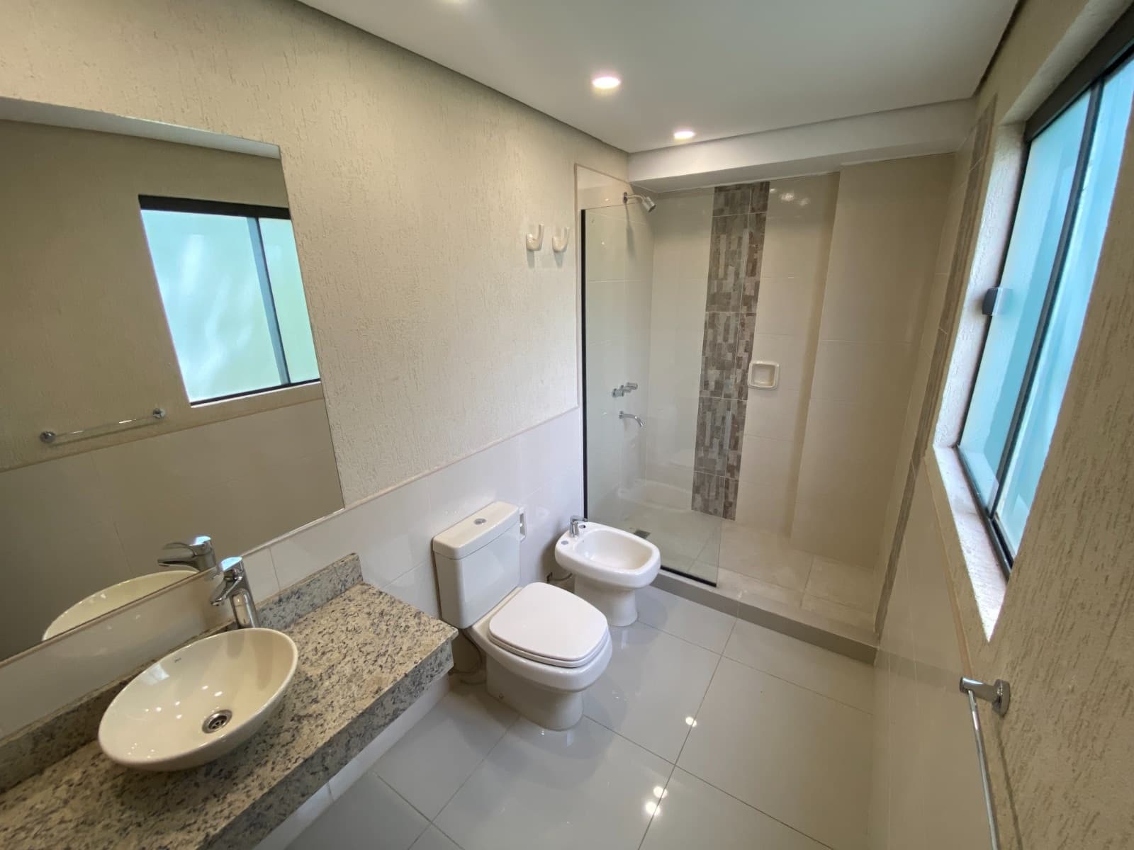 ¡Espacioso Departamento de 3 Dormitorios en Venta - Barrio San Vicente!!, foto 4